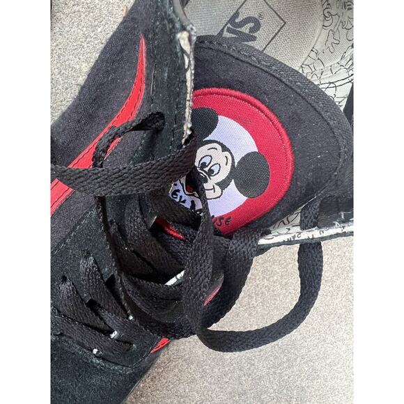 Vans Disney Mickey Mouse Low Top Skate Shoes Mens Size 11 / Womens 12.5 Blk Red main image 10